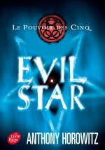 couverture de Le pouvoir des cinq - Tome 2 - Evil star